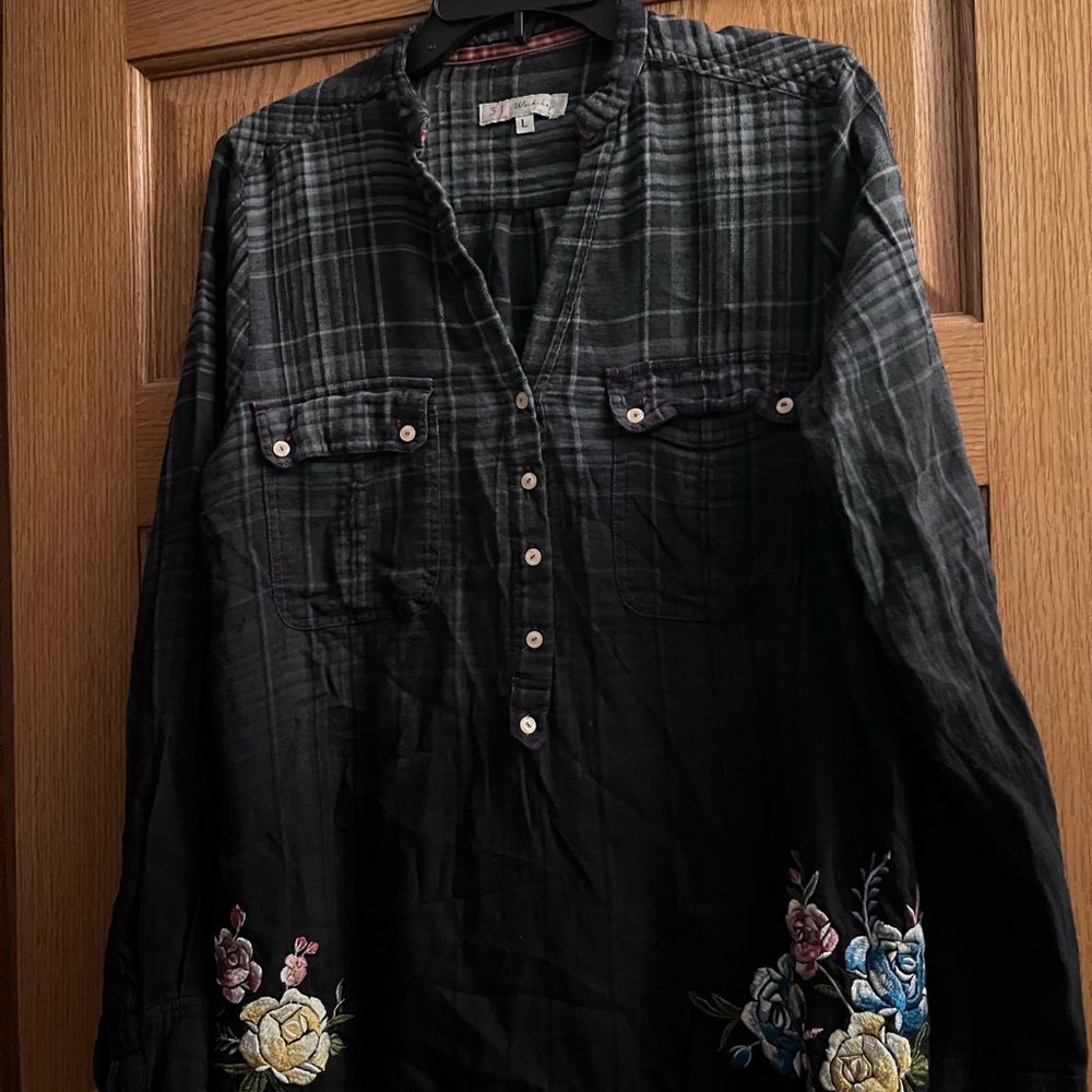 3 J workshop (Johnny Was) flannel. Size L. Blues and greys.
